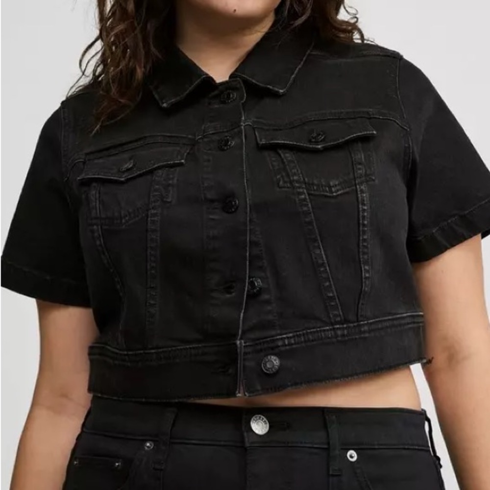 NWT Denim Short Sleeve Cropped Trucker Torrid 1 - Picture 2 of 5